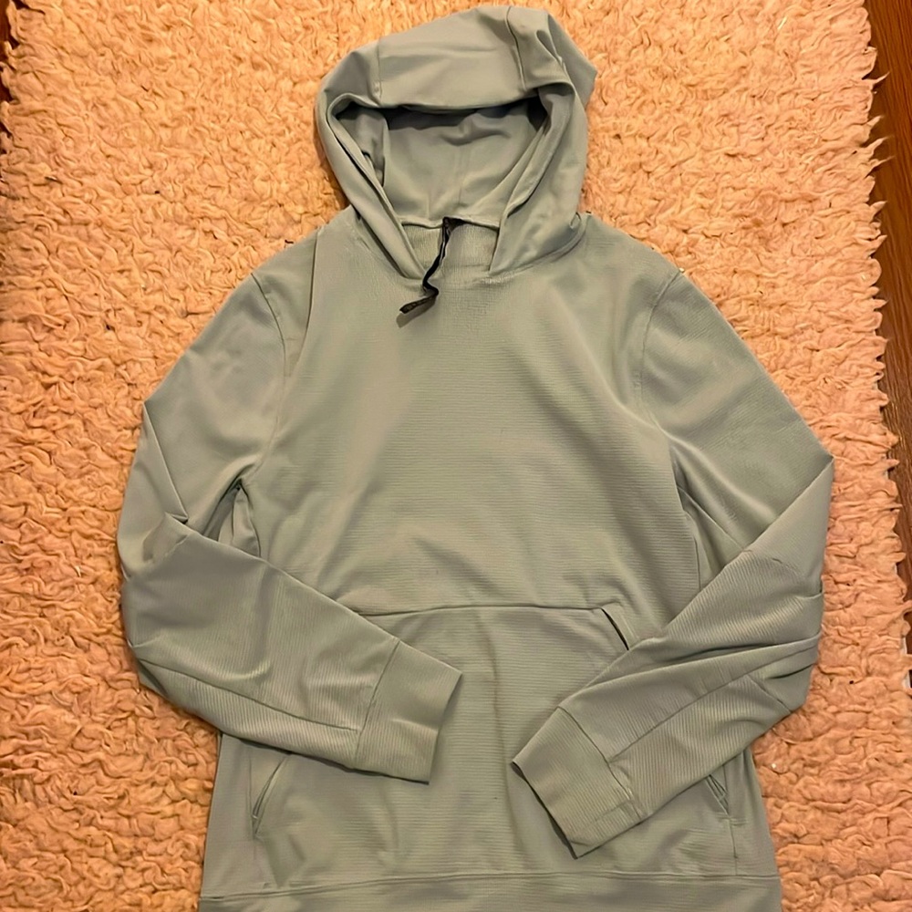 Lululemon sports sweatshirt